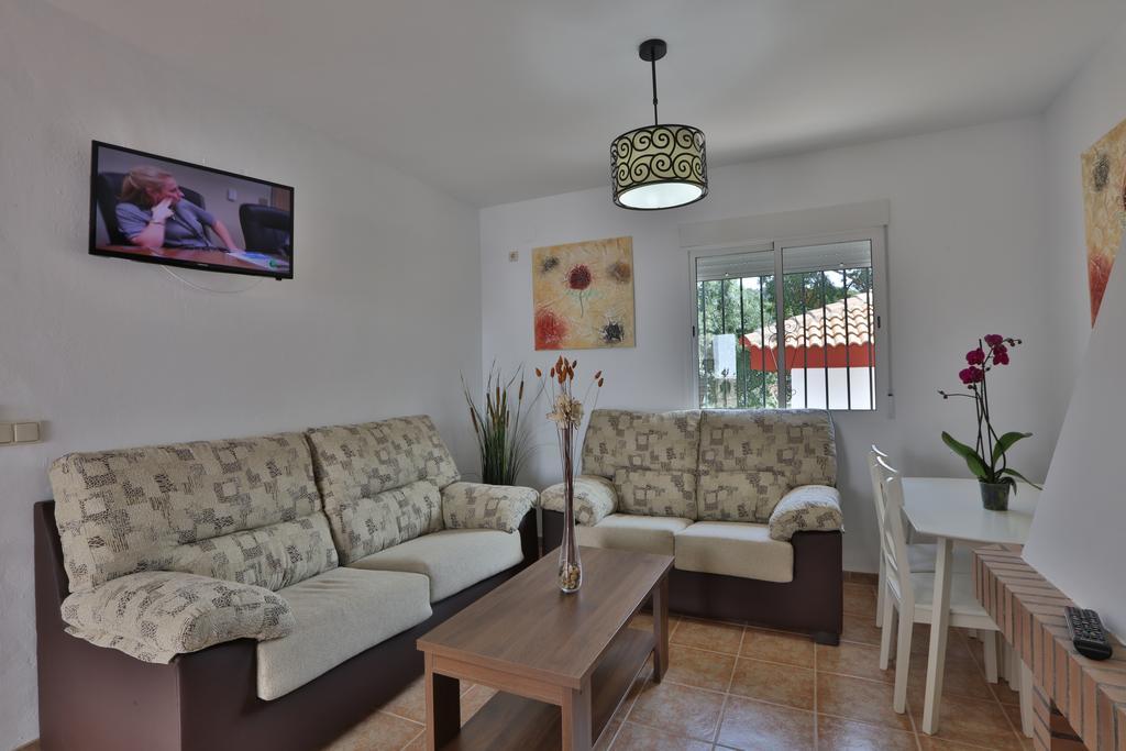 Apartamentos El Madronal Coto Rios Exterior photo